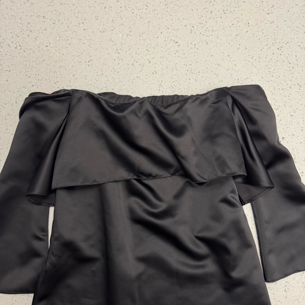 Elegant Black Off-Shoulder Dress - Picture 7 of 13